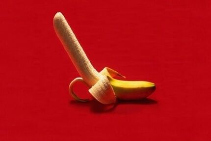Die Banane symbolisiert die Penisvergrößerung durch Bewegung.